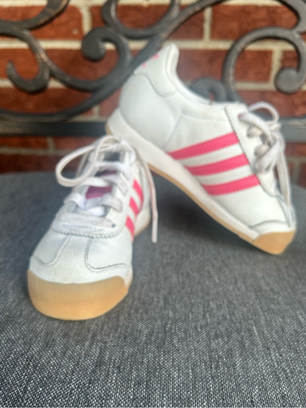 Adidas Samoa Toddler Kids Size7 Athletic Walking Shoes Pull-On Pink  & White